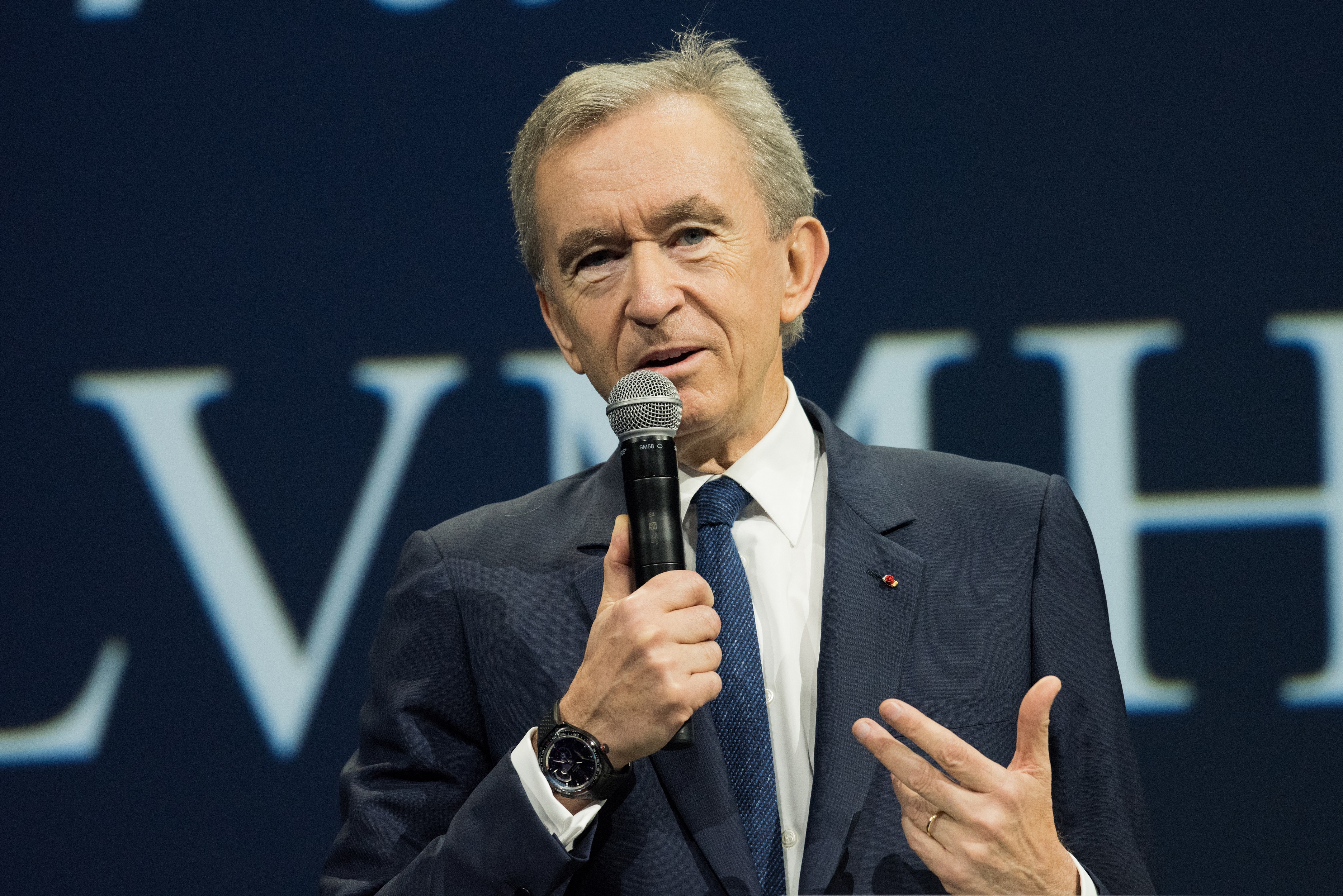 Bernard Arnault Meets With China's Minister of Commerce in Paris – WWD
