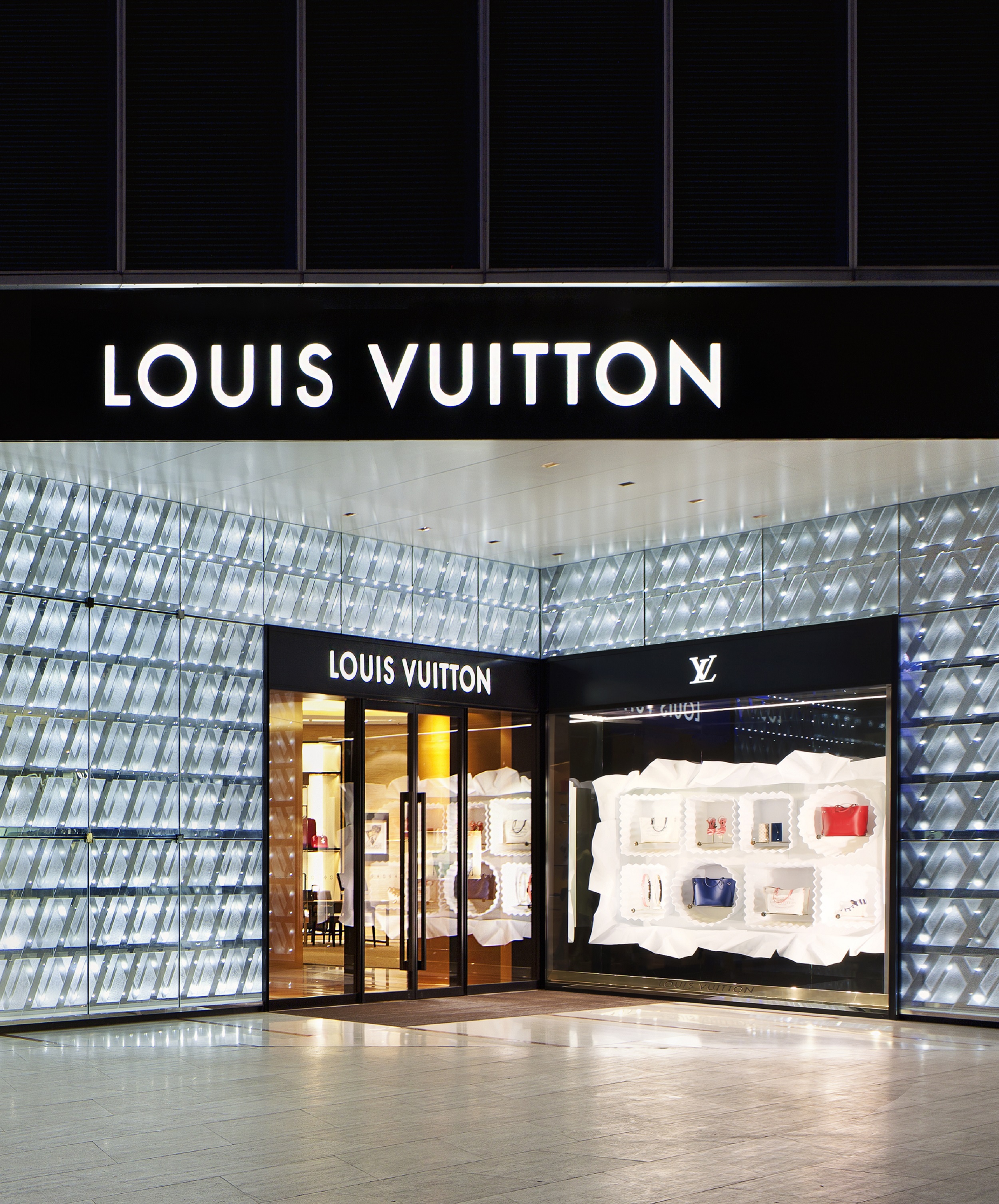 LVMH  porté par Louis Vuitton le groupe enregistre près de 80 milliards deuros  de chiffre