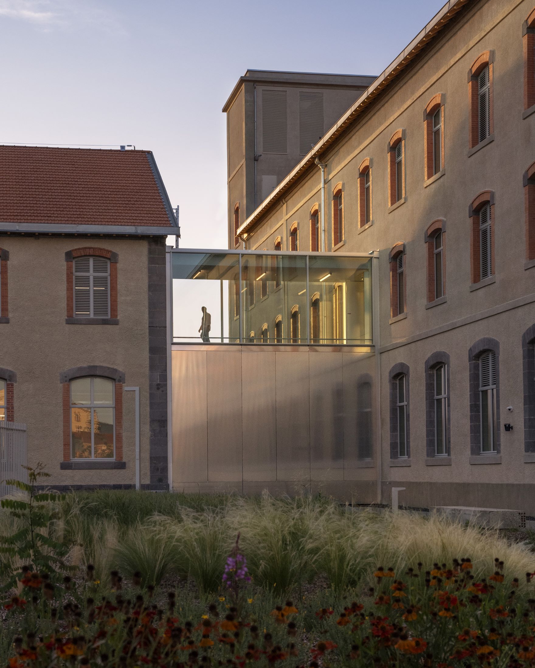 Hermès opens its 23rd leather goods workshop in Riom (Puy-de-Dôme) and ...