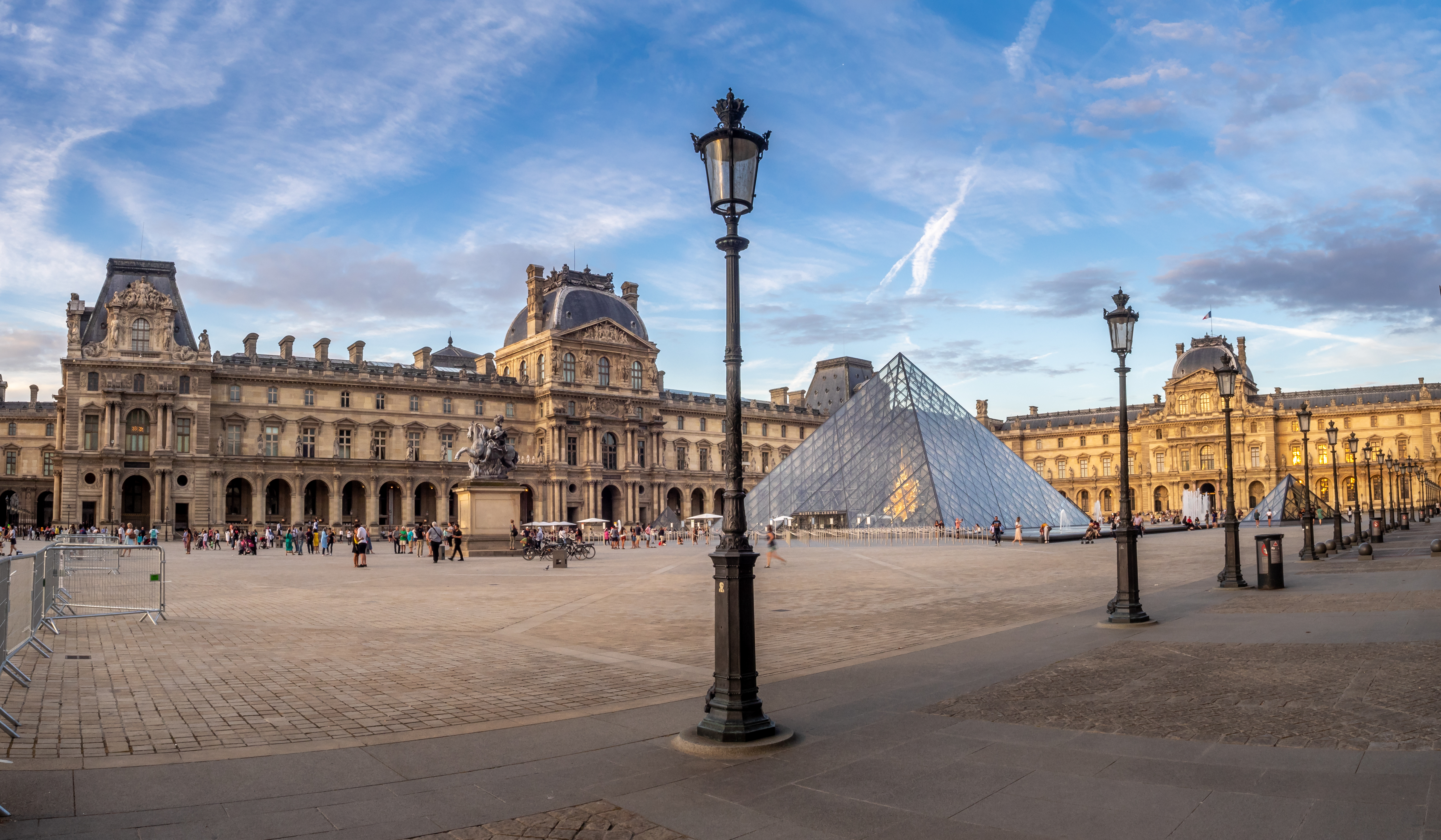 Le Musée du Louvre va inaugurer sa première exposition sur la mode