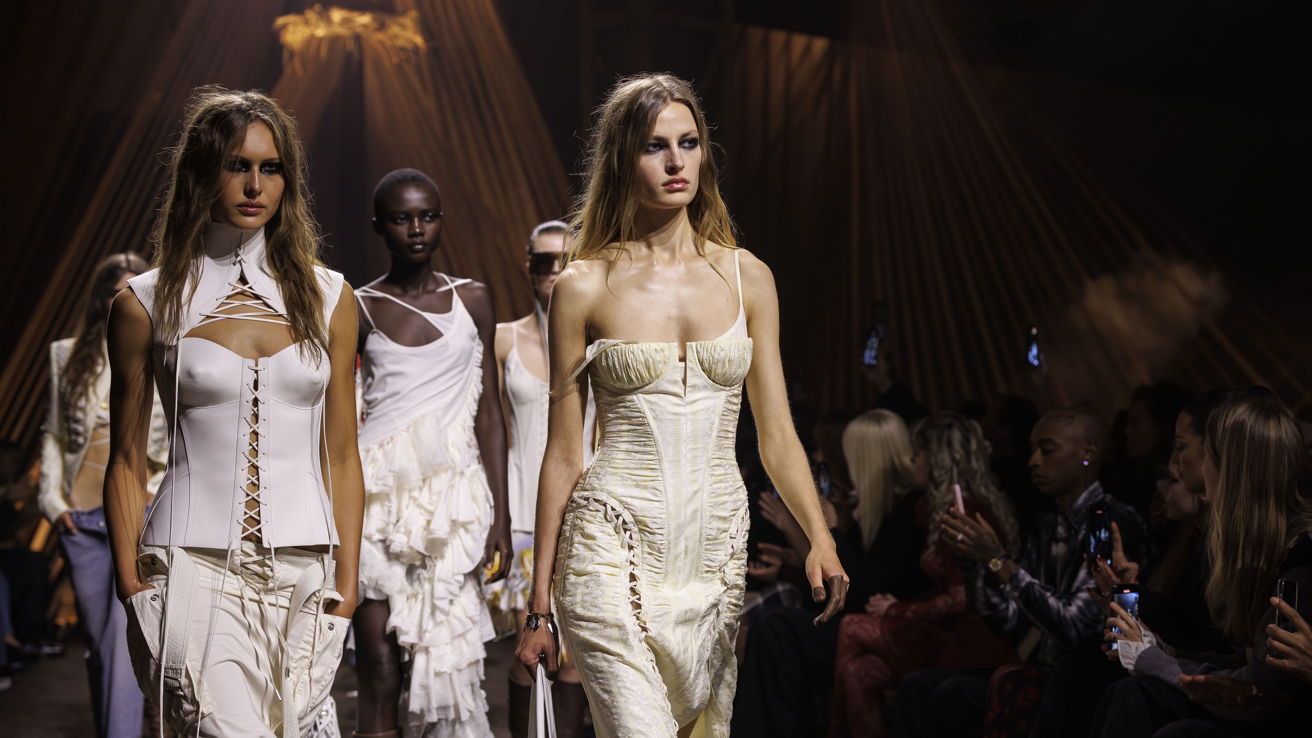 Alexander McQueen de retour à la Fashion Week de Londres