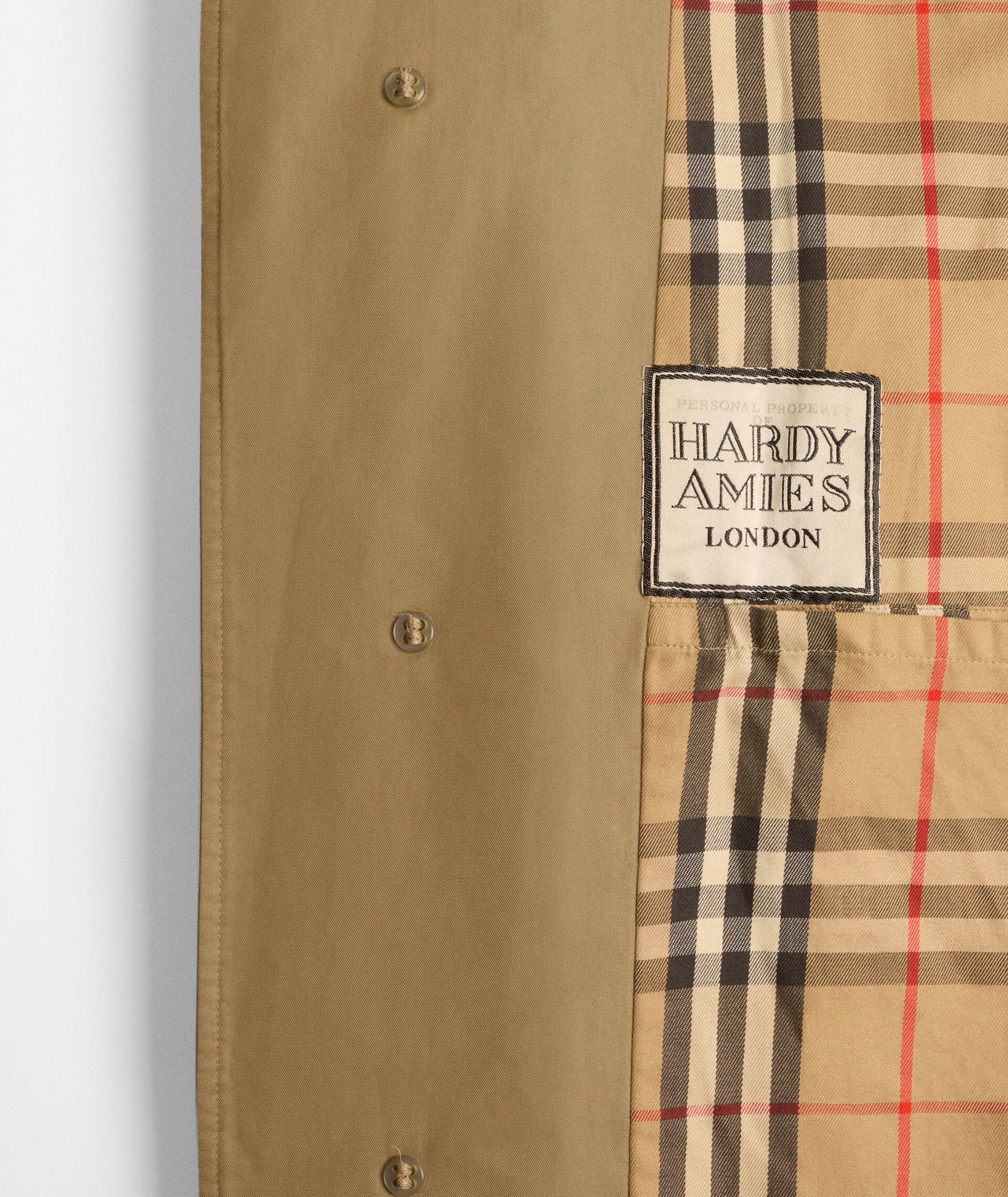 L’iconique trench Burberry s’installe au V&A